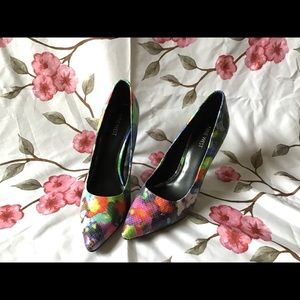 Nine West snake skin splatter painted pumps!!